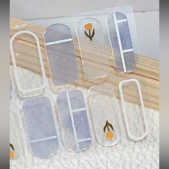 Tulip and Baby Powder Blue Geometric Futuristic Gel Nail Wrap Manicure Set - Picture 2 of 4